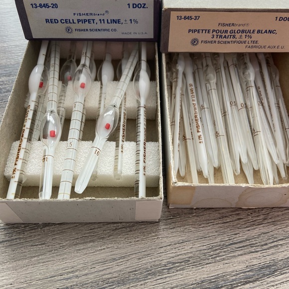 Lab Glass Pipettes - 4 boxes decor - Picture 3 of 4